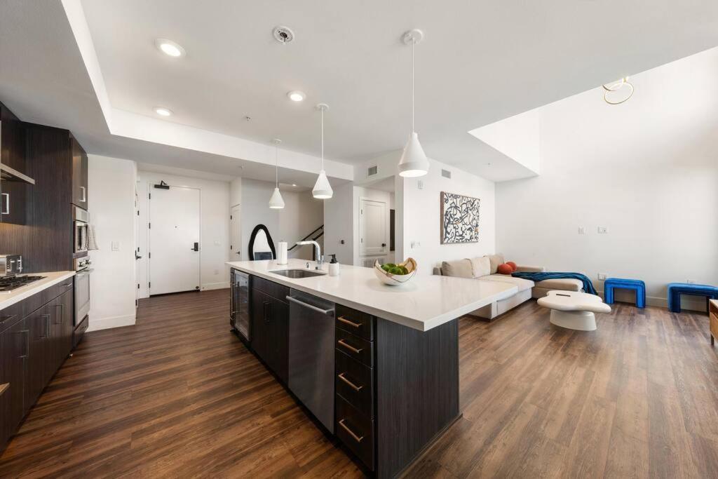 Sky-high Elegance Waterfront Penthouse 4 Beds * Los Ángeles